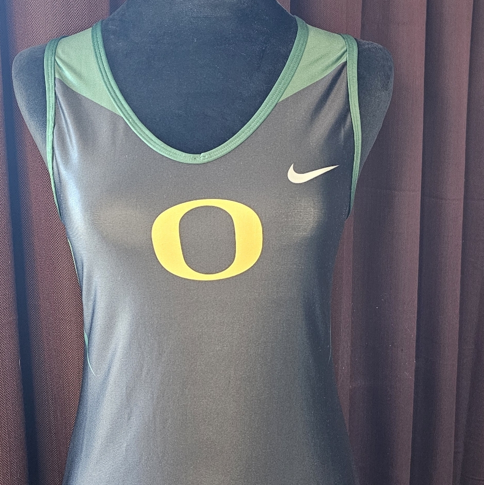 U of O Running Tank Top Nike Size Med Great Condition